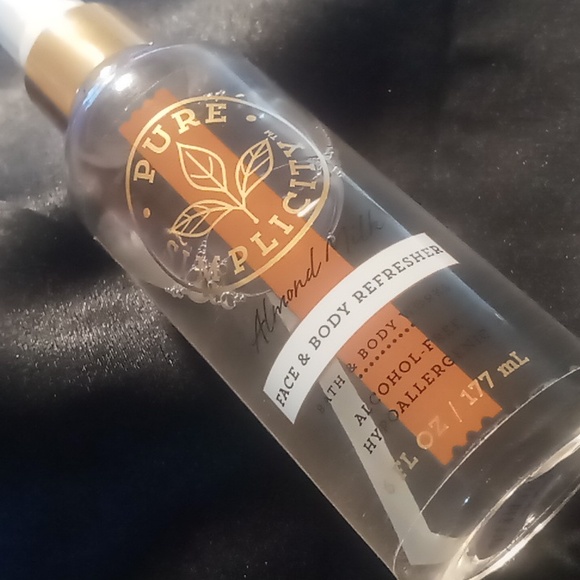 Pure simplicity almond milk face & body refresher bath & body works - Picture 2 of 6